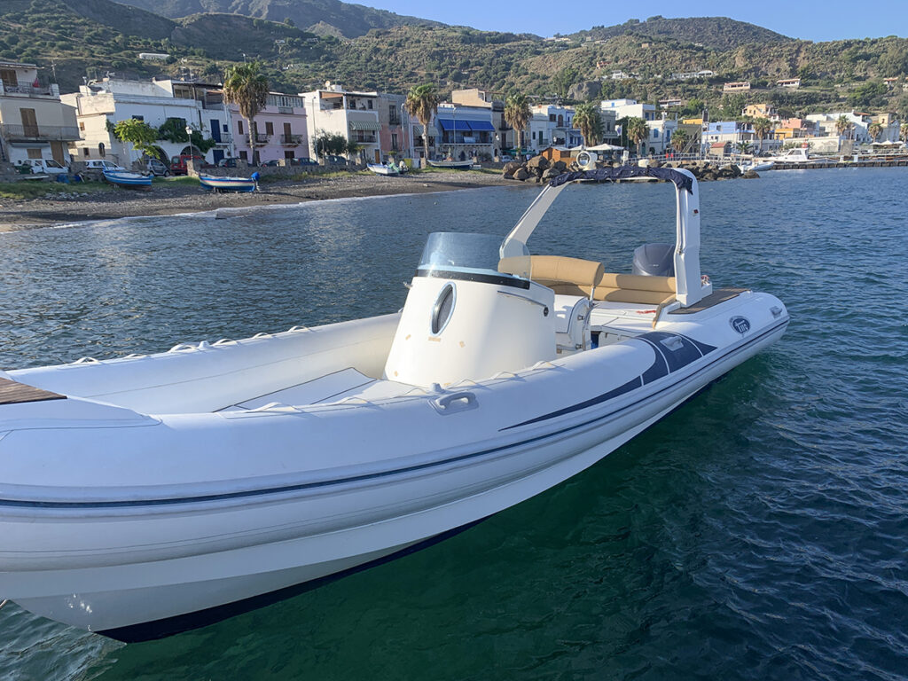 Lipari boat experience. Noleggio barche e gommoni