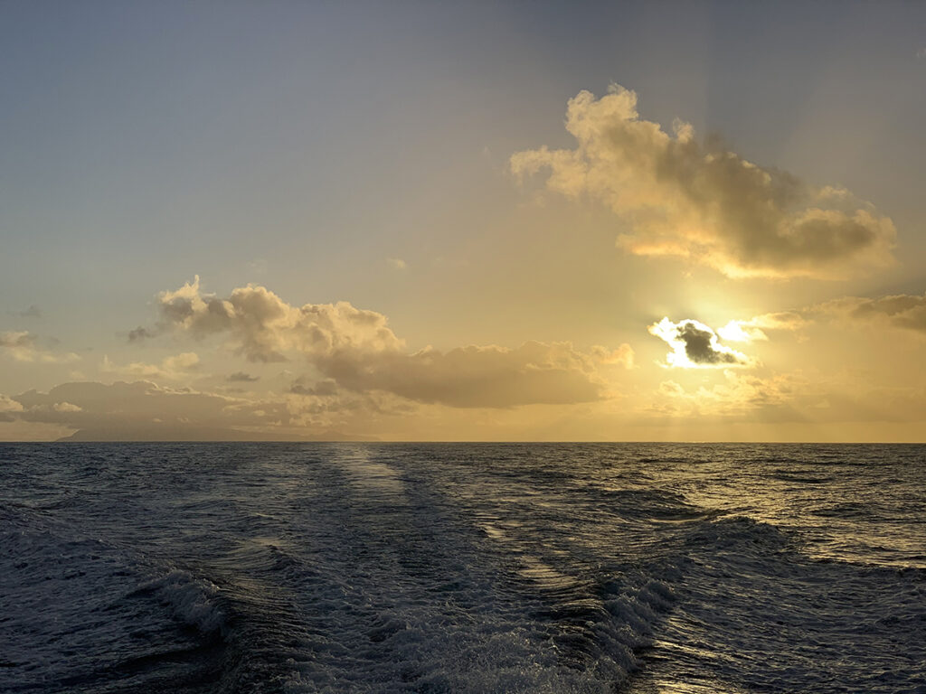 Lipari boat experience. Noleggio barche e gommoni tramonto alle eolie