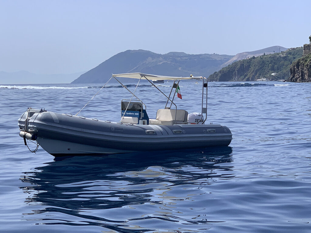 Lipari boat experience. Noleggio barche e gommoni