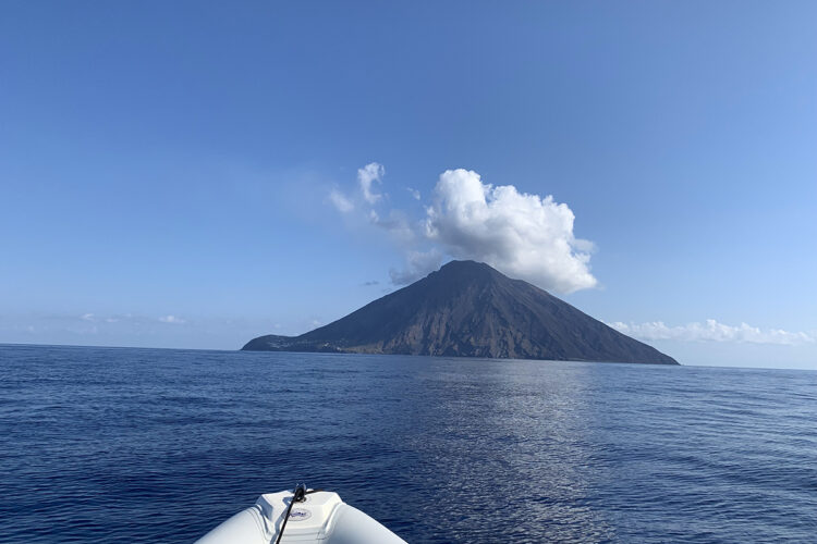 Lipari boat experience. Noleggio barche e gommoni